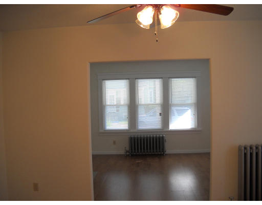 28 Ionia Street Springfield, MA 01109 - Photo 4 of 5 Gallery Image 4