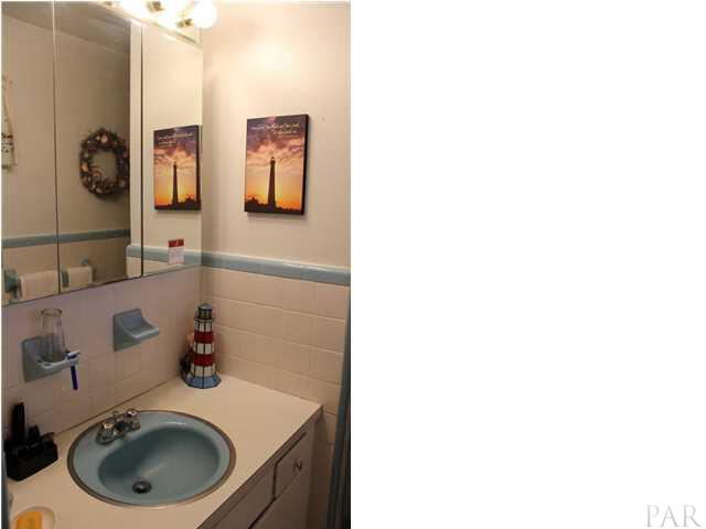 949 Green Hills Road Cantonment, FL 32533 - Photo 15 of 25 Gallery Image 15