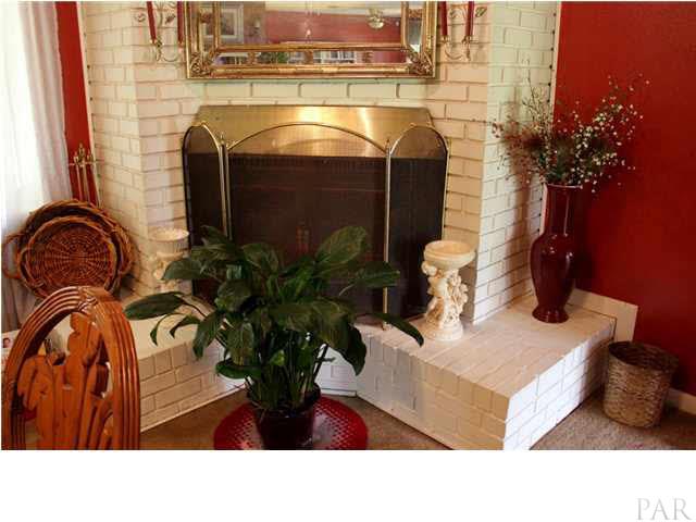 949 Green Hills Road Cantonment, FL 32533 - Photo 8 of 25 Gallery Image 8