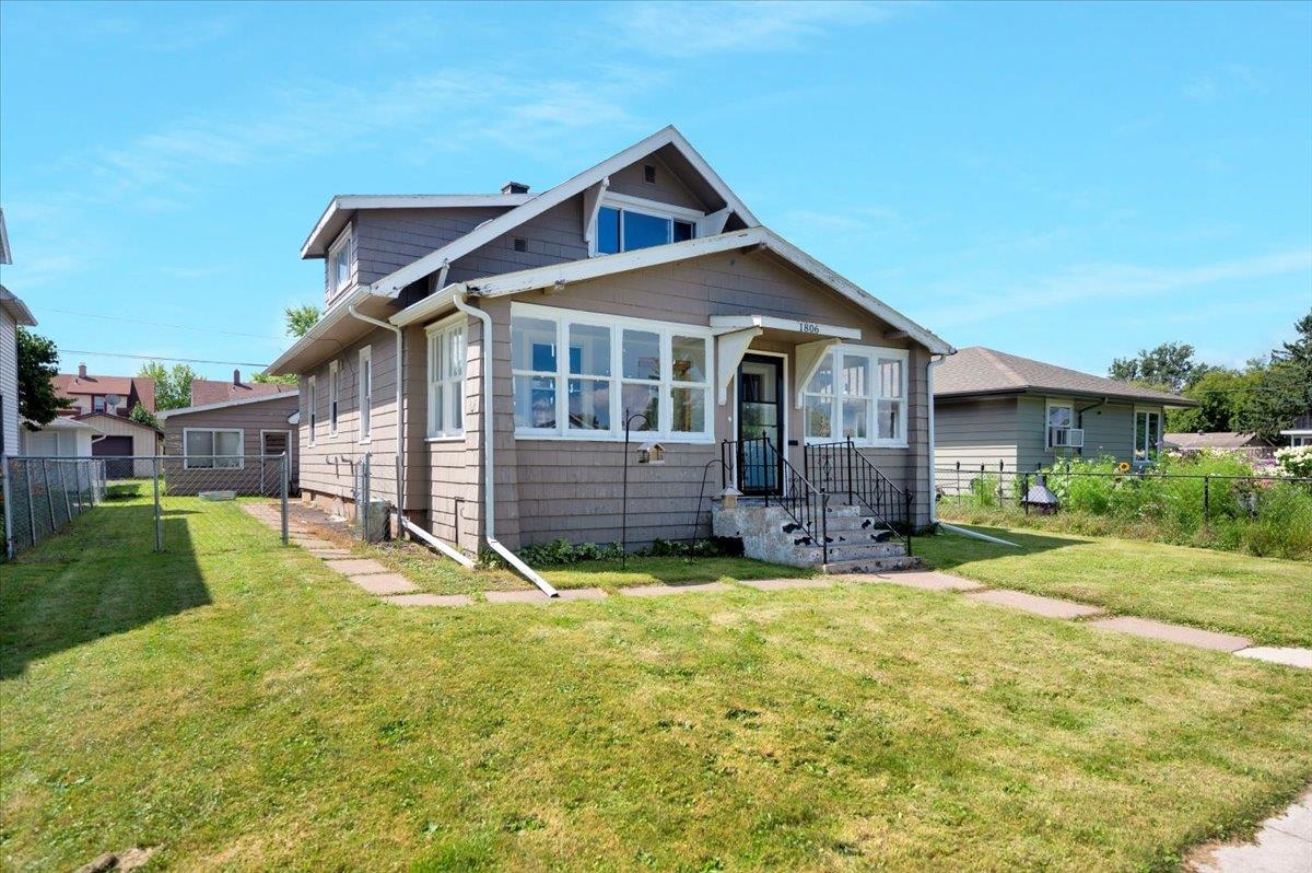 1806 East 4th Street Superior, WI 54880 - Photo 2 of 34