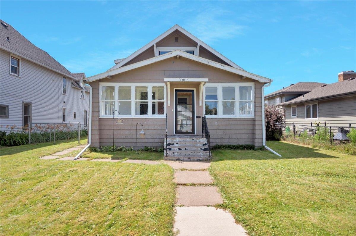 1806 East 4th Street Superior, WI 54880 - Photo 4 of 34