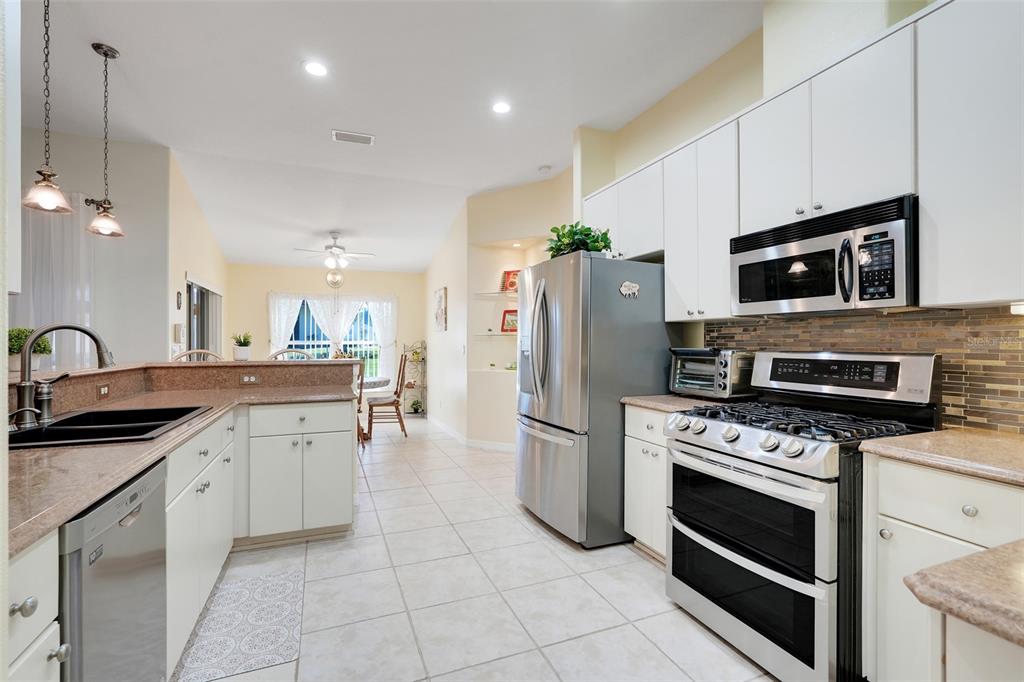 5304 Fantasy Way Leesburg, FL 34748 - Photo 3 of 48