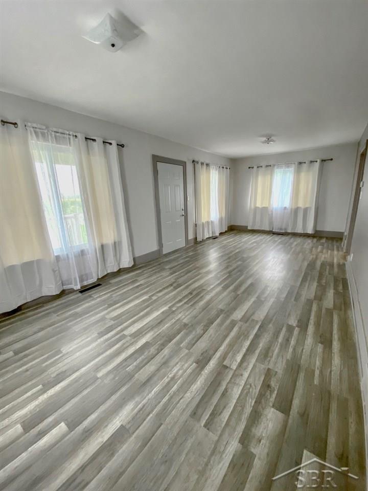 585 Amelith Road Freeland, MI 48623 - Photo 8 of 48 Living Room