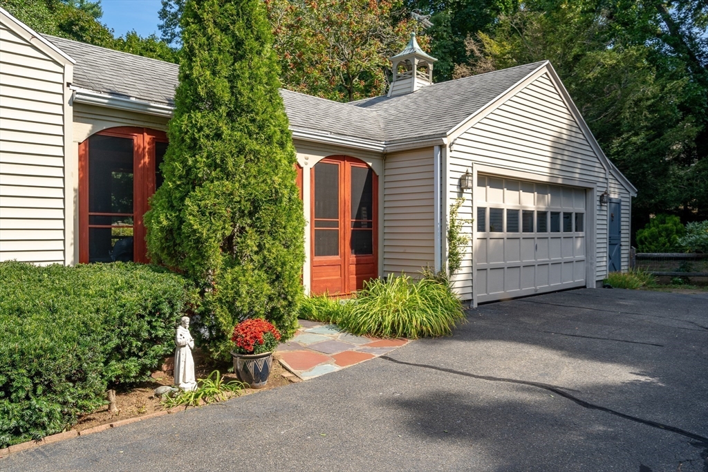 139 Burbank Road Longmeadow, MA 01106 - Photo 3 of 41