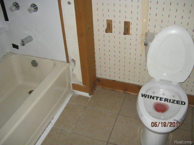 70 Batavia Street River Rouge, MI 48218 - Photo 8 of 17 BATH ROOM