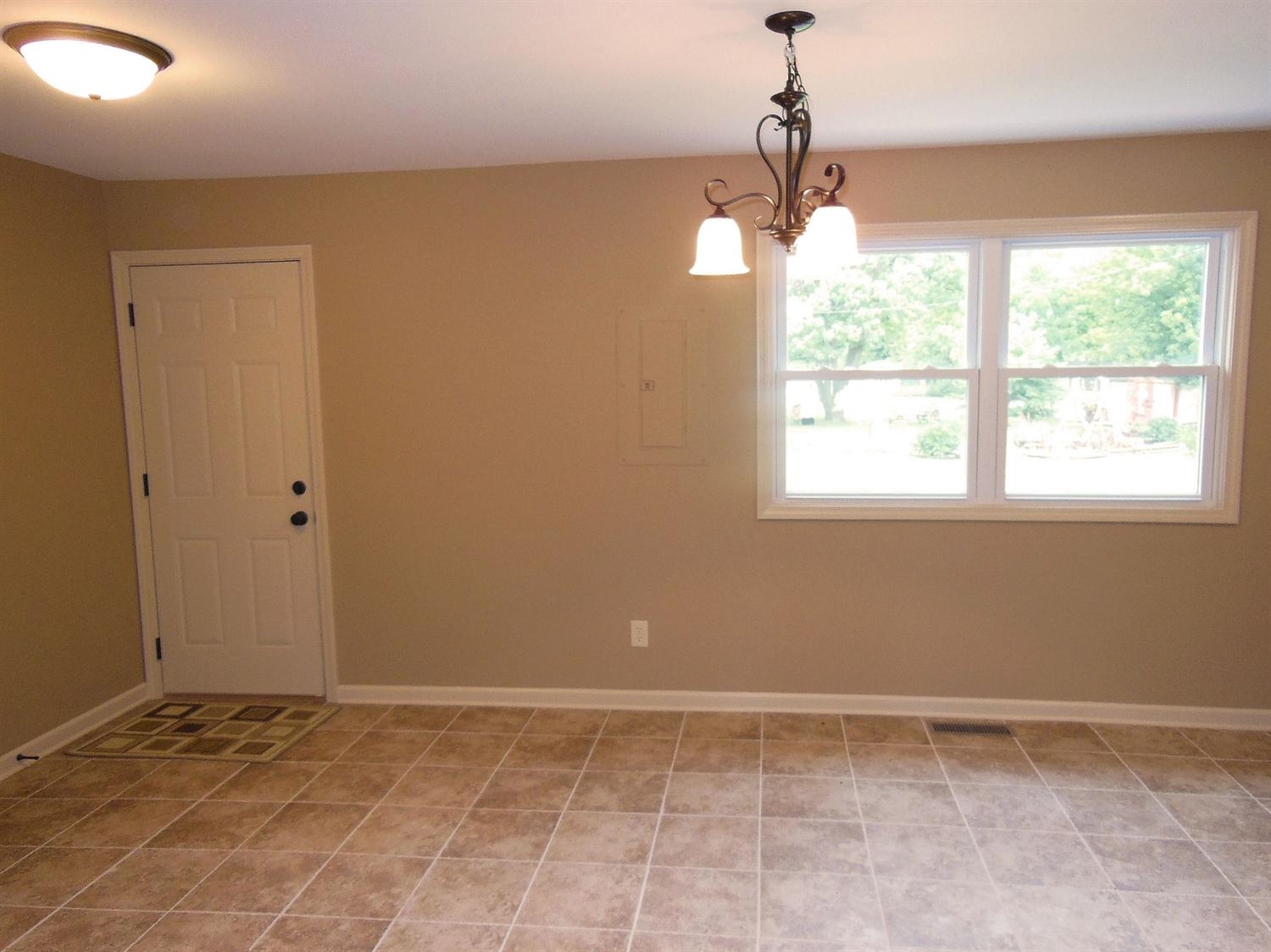 429 Norfolk Road Valparaiso, IN 46385 - Photo 8 of 10 1500x1124