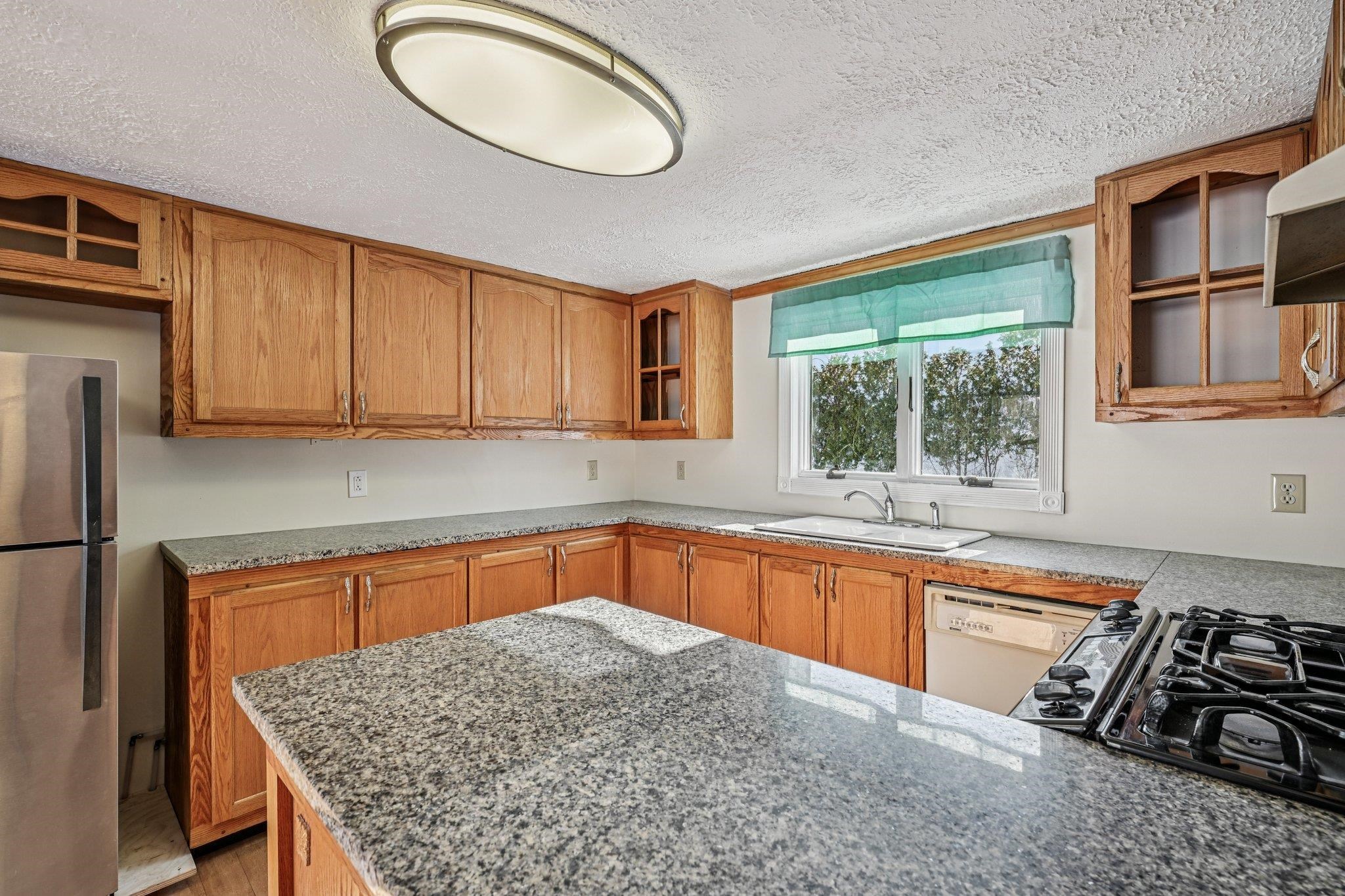 23 Sandown Road Fremont, NH 03044 - Photo 11 of 49 Gallery Image 11