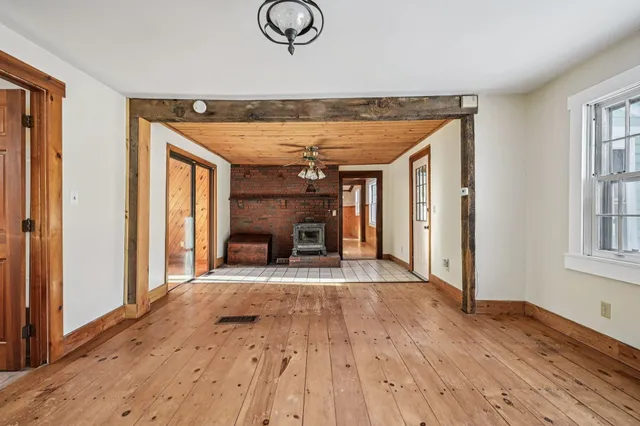 $450,000 | 23 Sandown Road, Fremont, NH 03044