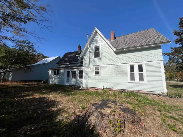 $450,000 | 23 Sandown Road, Fremont, NH 03044