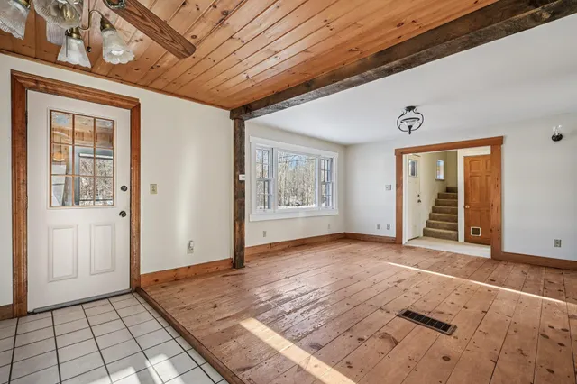 $450,000 | 23 Sandown Road, Fremont, NH 03044