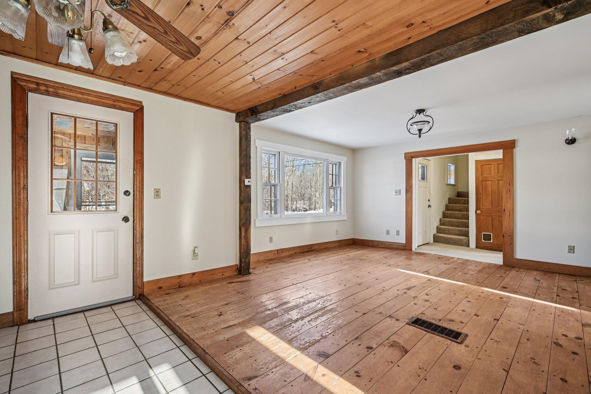 23 Sandown Road Fremont, NH 03044 - Photo 3 of 49 Gallery Image 3