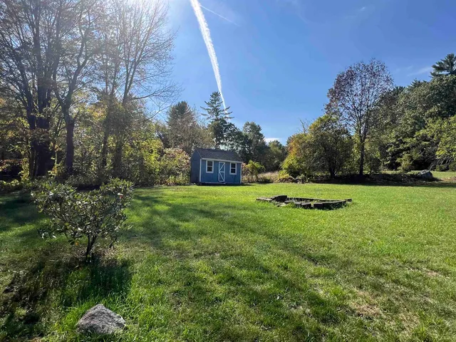 $450,000 | 23 Sandown Road, Fremont, NH 03044