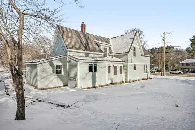 $450,000 | 23 Sandown Road, Fremont, NH 03044