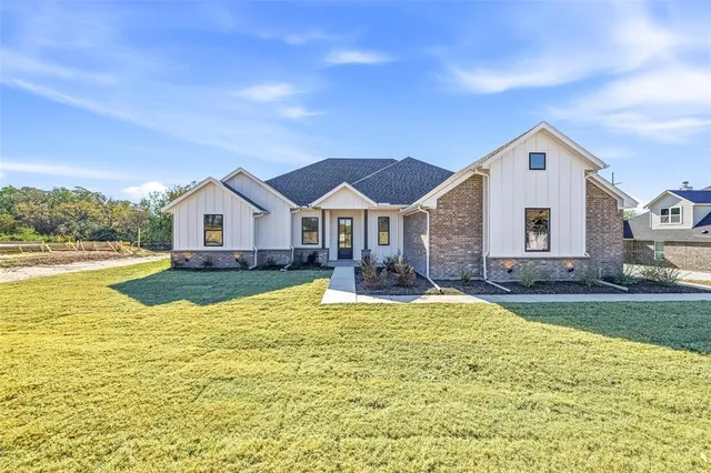 $463,900 | 151 Rj Smith Drive, Boyd, TX 76023