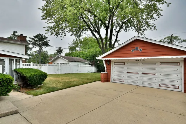 $3,695 | 8006 West Courtland Avenue, Norridge, IL 60706