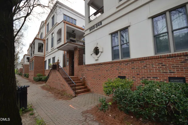 $2,050 | 236 East Davie Street, Raleigh, NC 27601