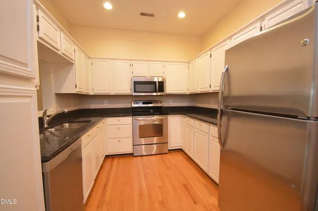 $2,050 | 236 East Davie Street, Raleigh, NC 27601