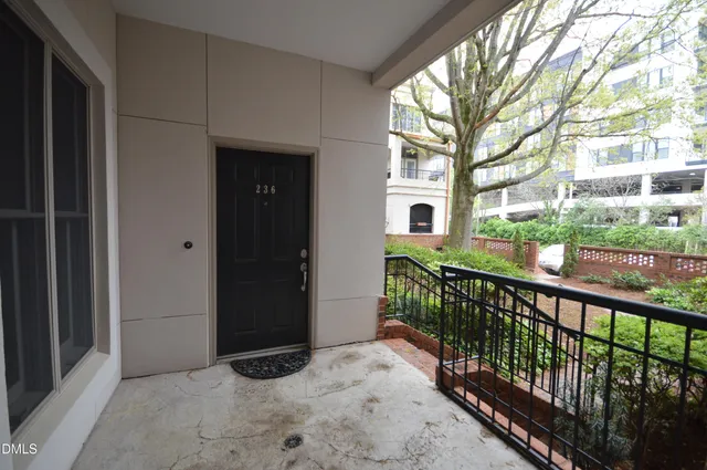 $2,050 | 236 East Davie Street, Raleigh, NC 27601