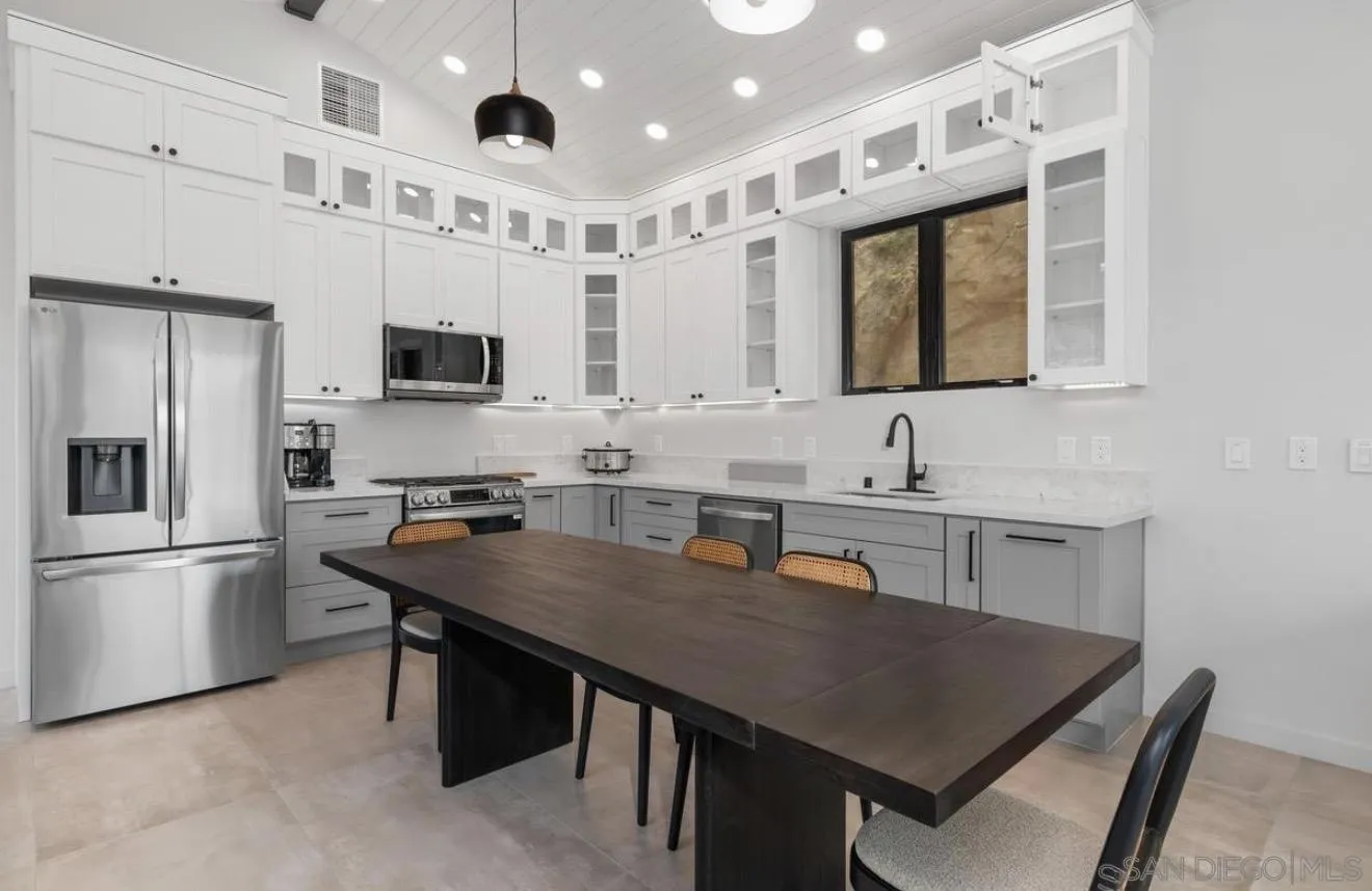341 Hidden Pines Road Del Mar, CA 92014 - Photo 16 of 23