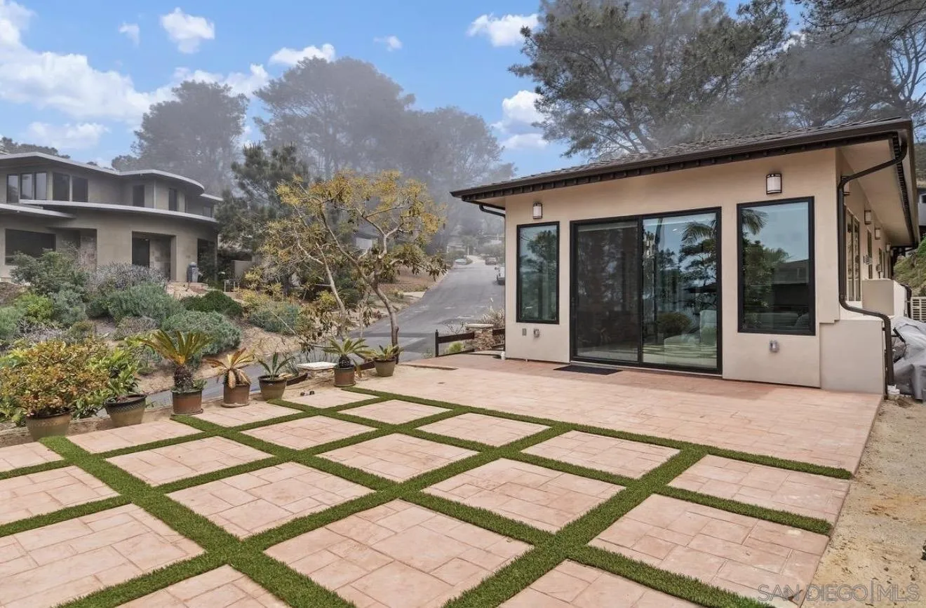 341 Hidden Pines Road Del Mar, CA 92014 - Photo 6 of 23