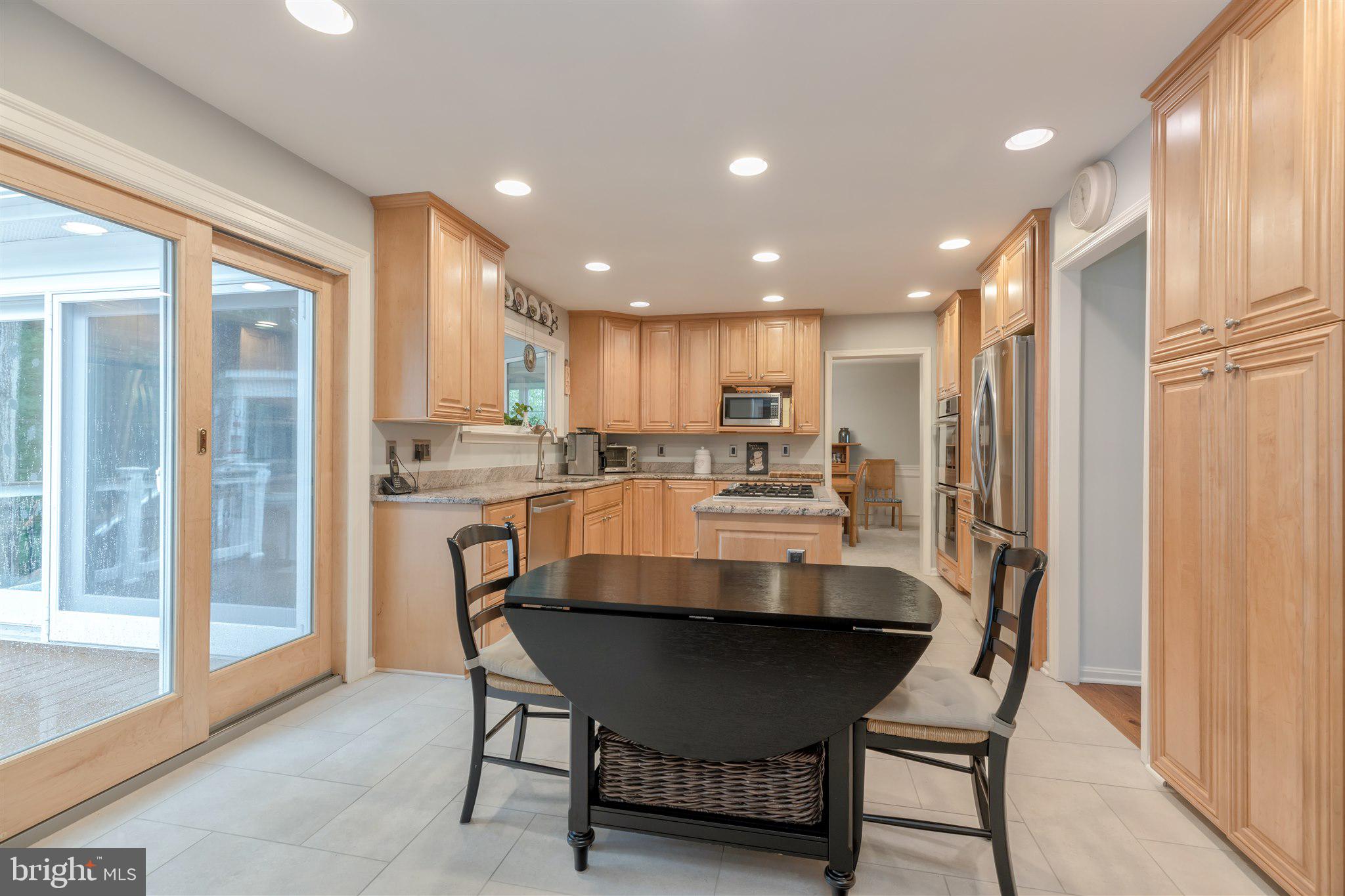 7913 Richfield Road Springfield, VA 22153 - Photo 34 of 72 Breakfast Area and Kitchen