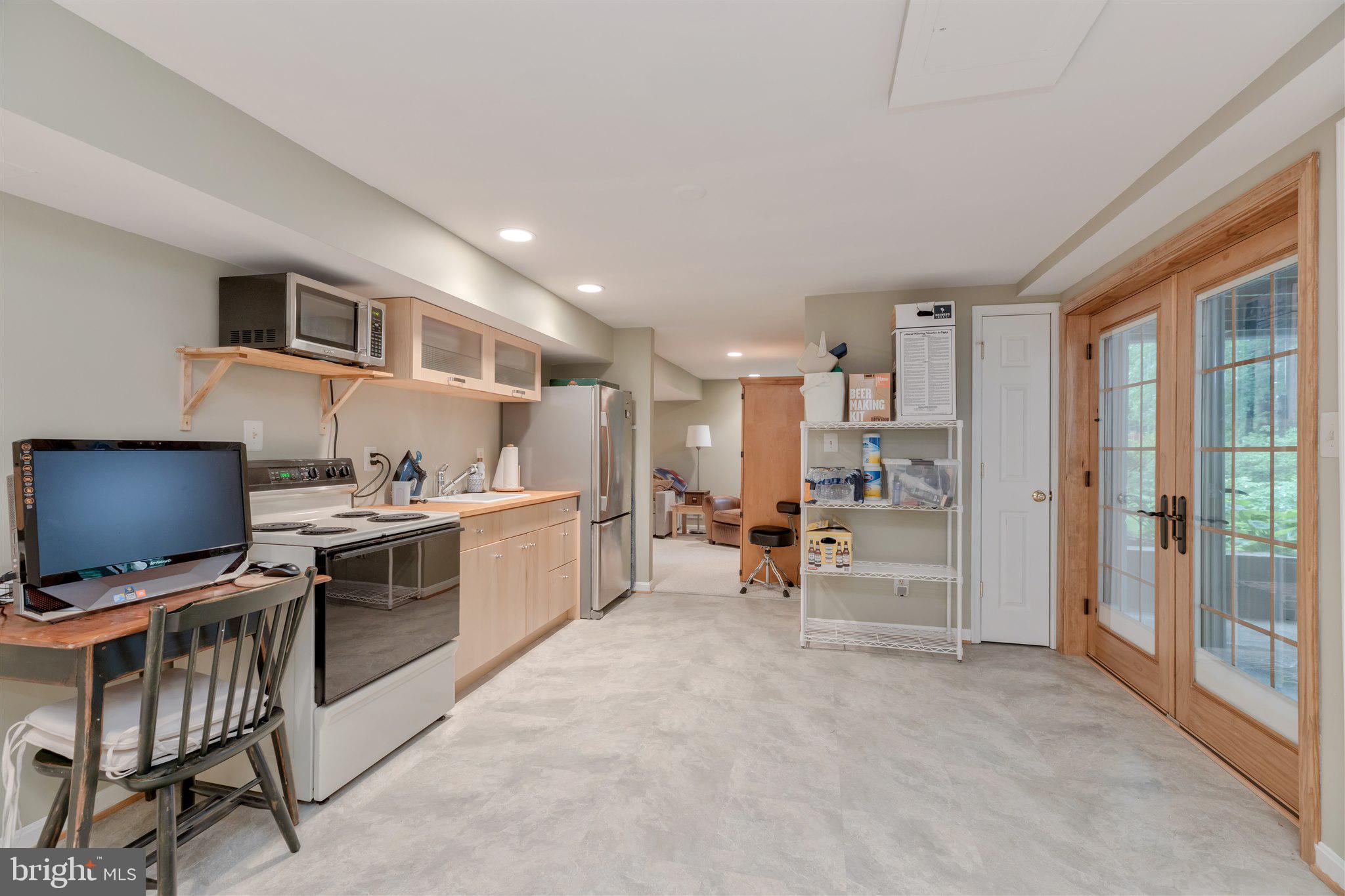 7913 Richfield Road Springfield, VA 22153 - Photo 64 of 72 Kitchenette