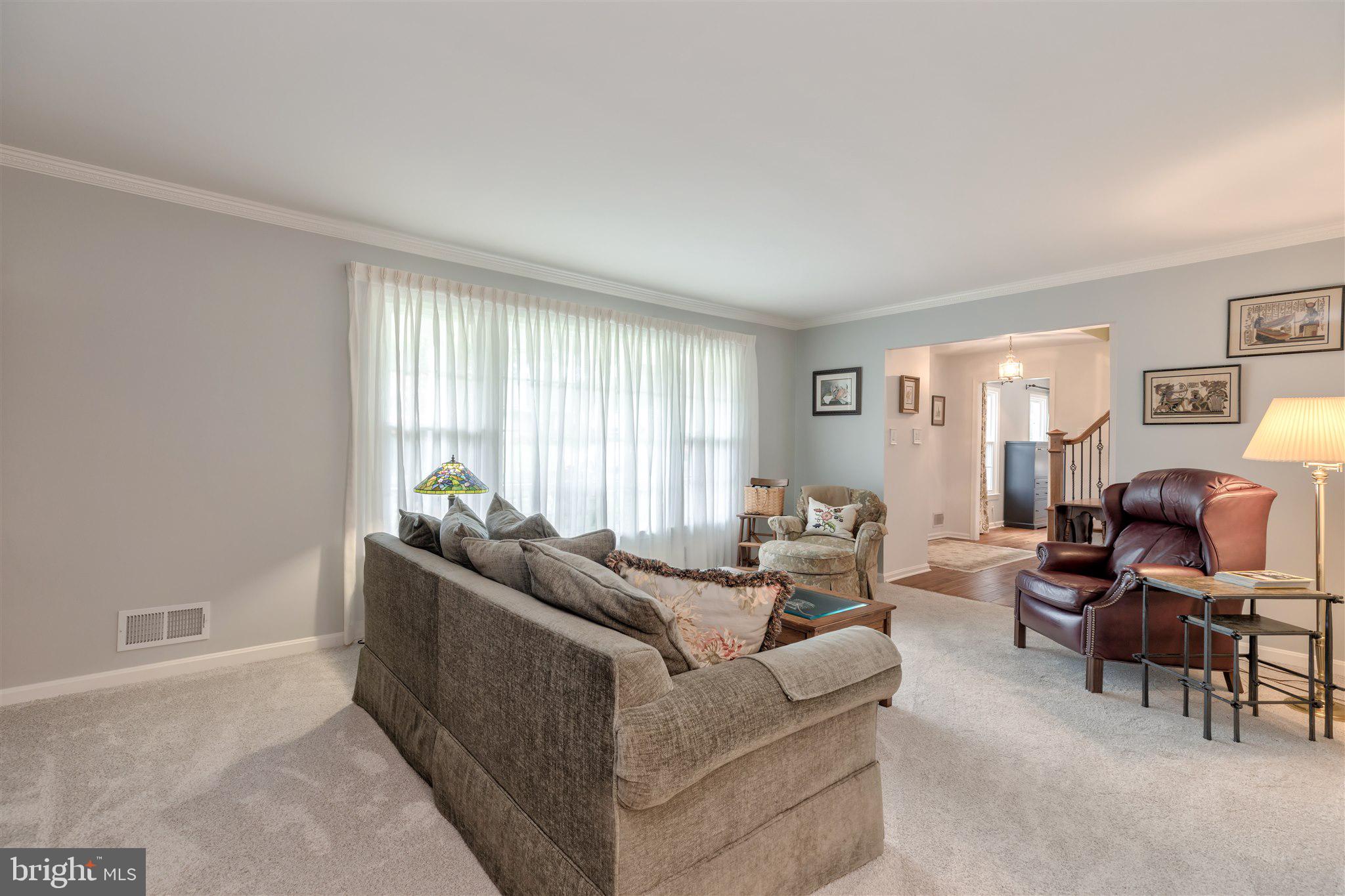 7913 Richfield Road Springfield, VA 22153 - Photo 10 of 72 Living Room