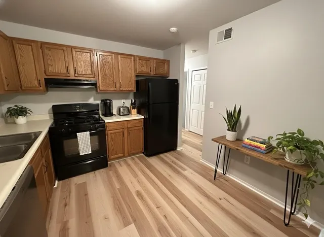 $1,995 | 41136 Northwind Drive, Canton, MI 48188