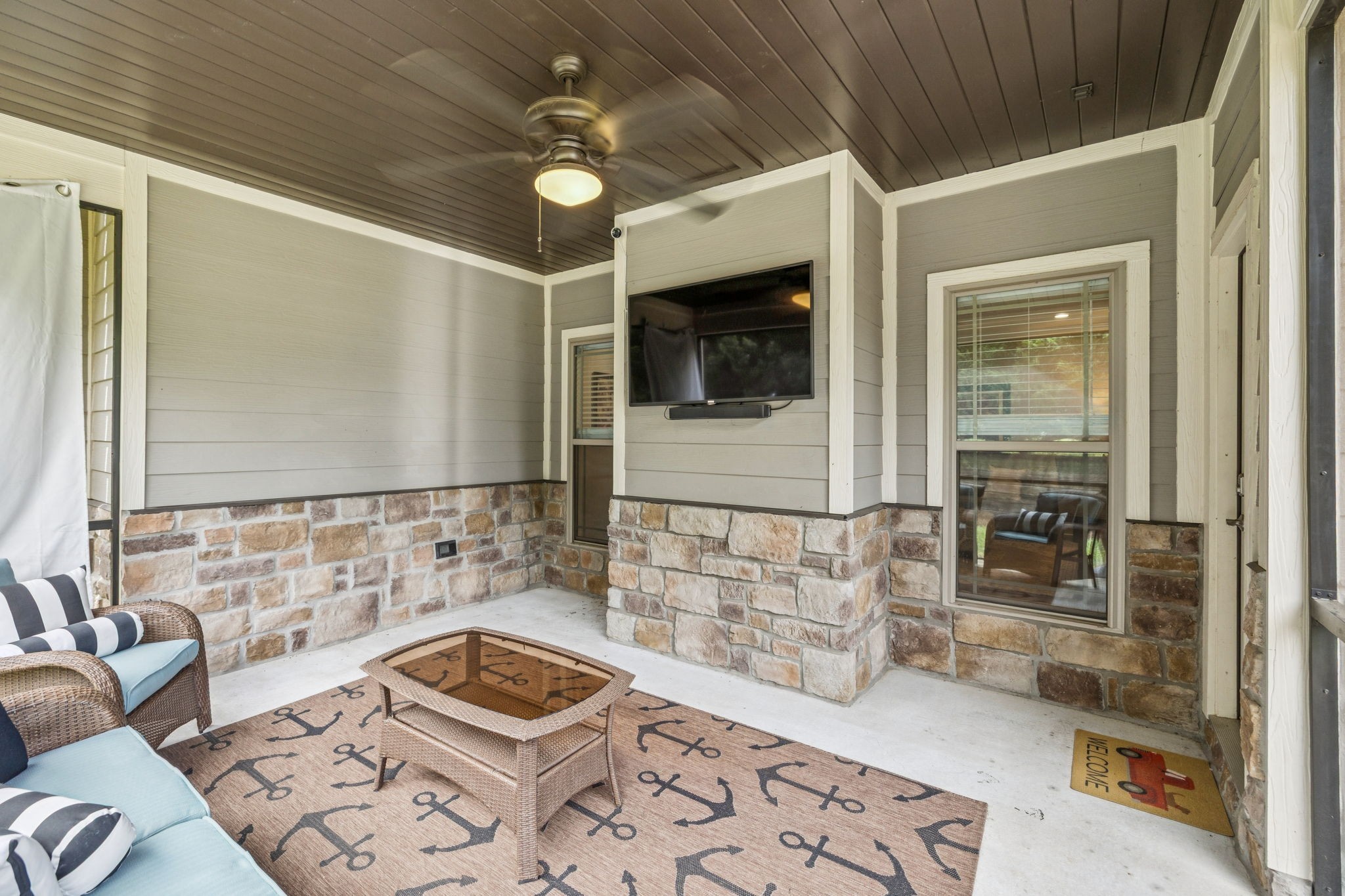 146 Island Way Winchester, TN 37398 - Photo 36 of 49 a bathroom with a sink a mirror and shower