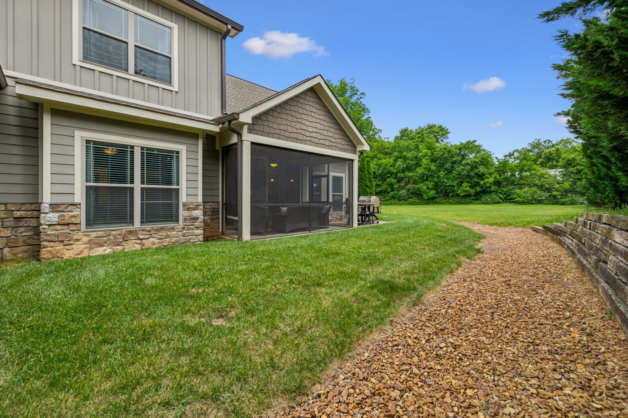 146 Island Way Winchester, TN 37398 - Photo 38 of 49 front view of a house with a yard