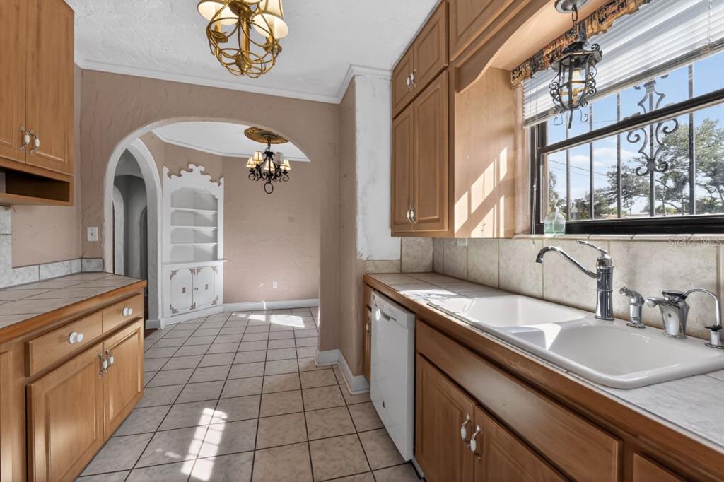 328 Sorrento Street Venice, FL 34285 - Photo 15 of 49