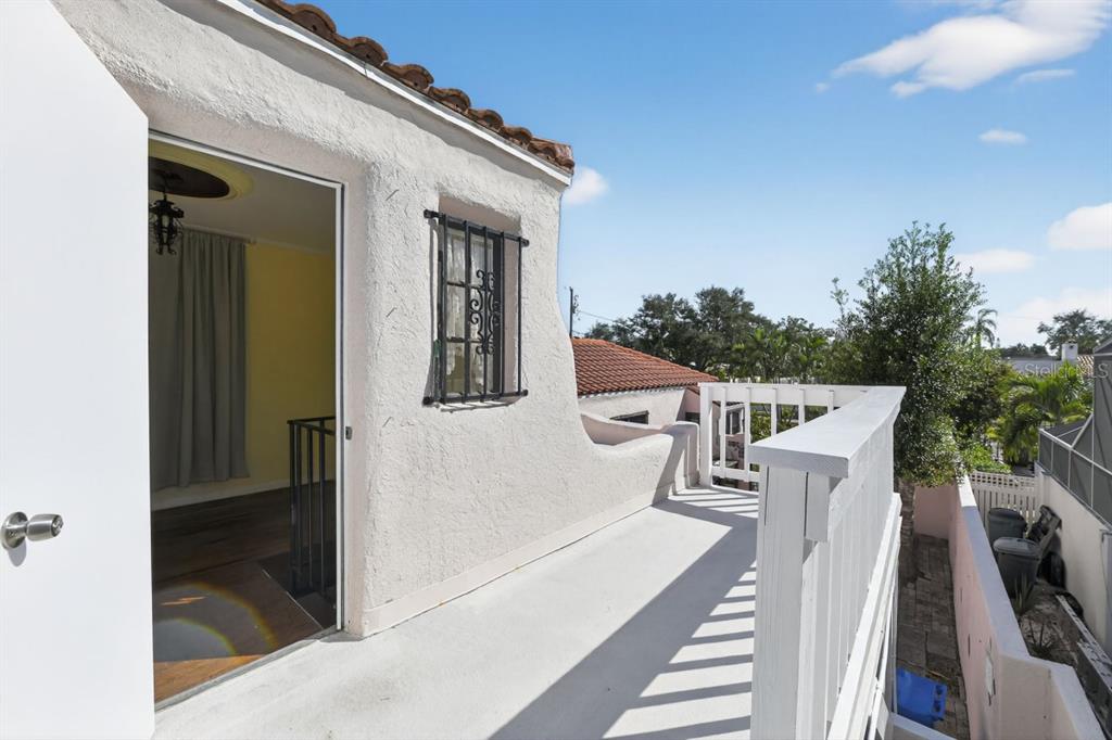 328 Sorrento Street Venice, FL 34285 - Photo 44 of 49 a balcony with view of living room