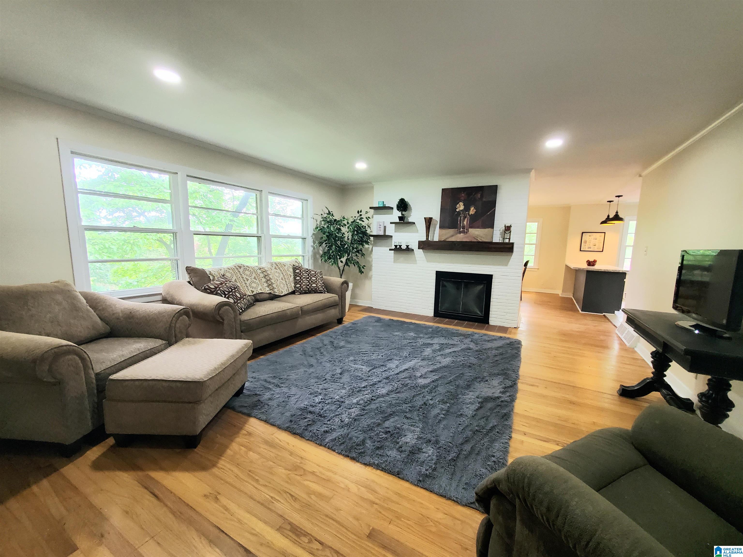 1041 Michael Lane Anniston, AL 36207 - Photo 4 of 25