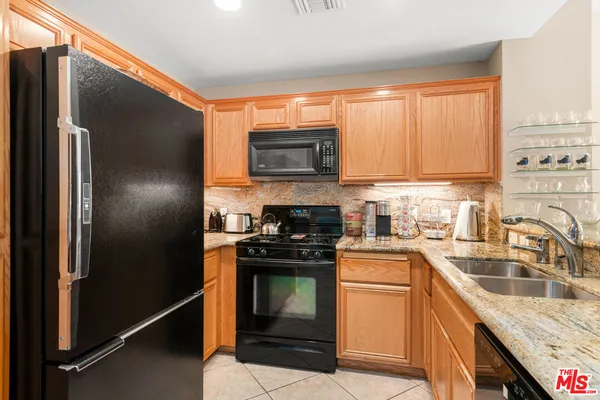 $599,000 | 13200 Pacific Promenade, Unit 322, Playa Vista, CA 90094