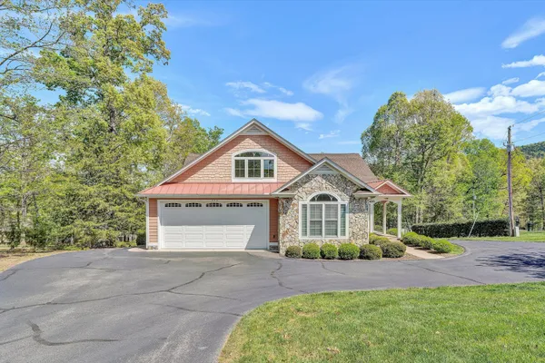 $1,795,000 | 250 Deerwood Drive, Huddleston, VA 24104