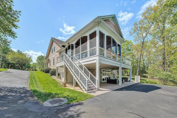 $1,795,000 | 250 Deerwood Drive, Huddleston, VA 24104