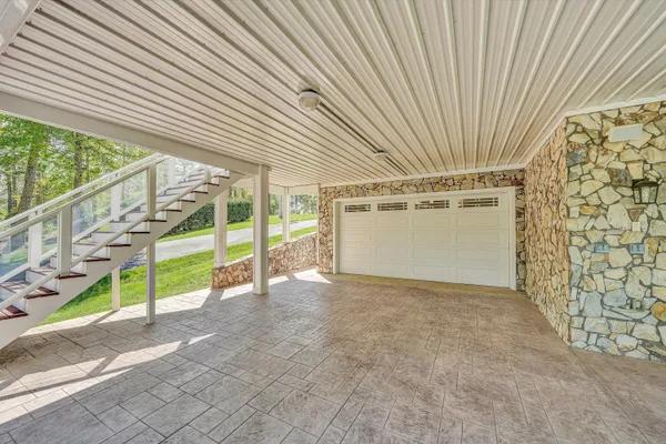 $1,795,000 | 250 Deerwood Drive, Huddleston, VA 24104