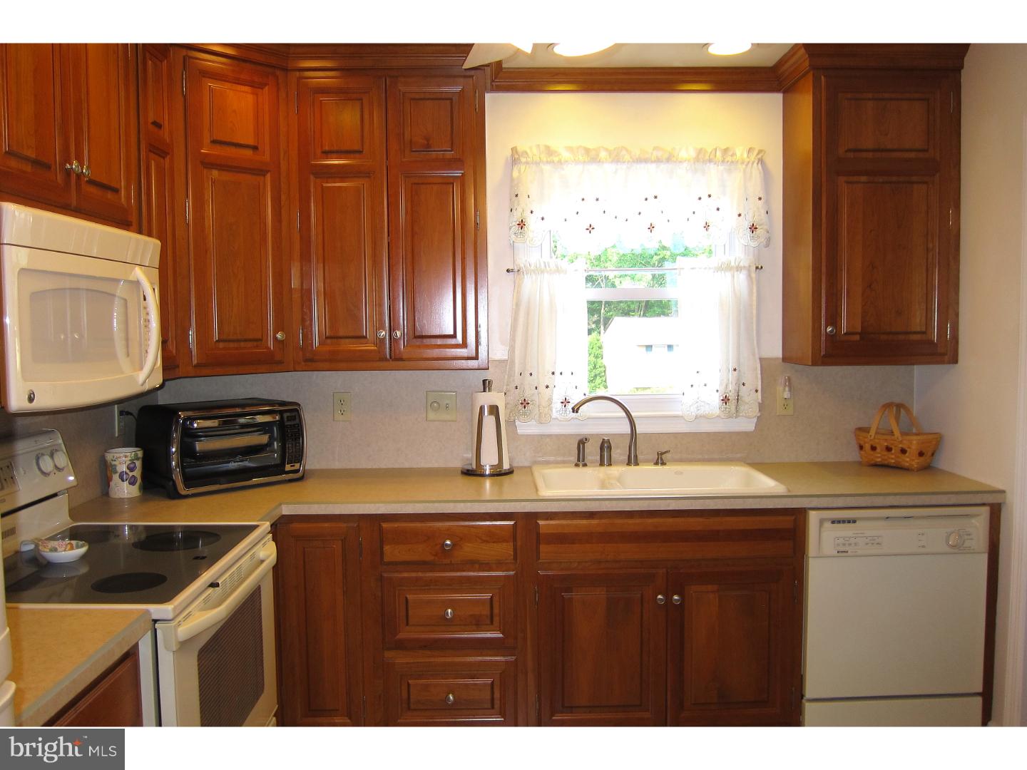 442 Calyn Drive Reading, PA 19607 - Photo 9 of 24 Gallery Image 9