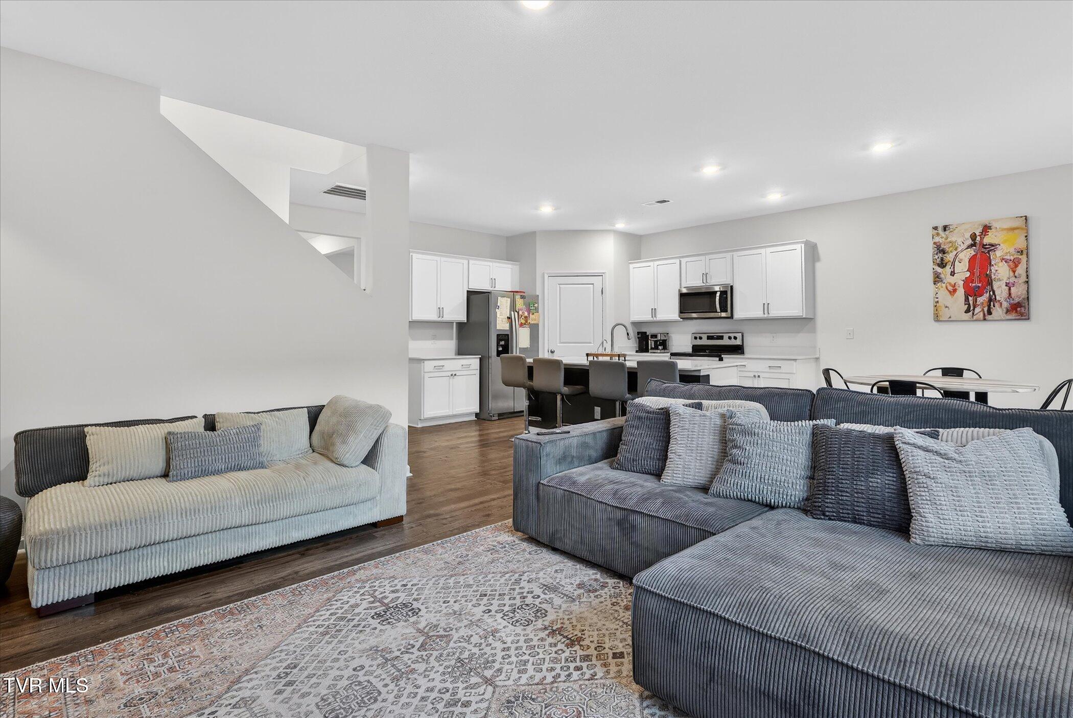 2512 Bridgeforth Crossing Kingsport, TN 37664 - Photo 3 of 55 3