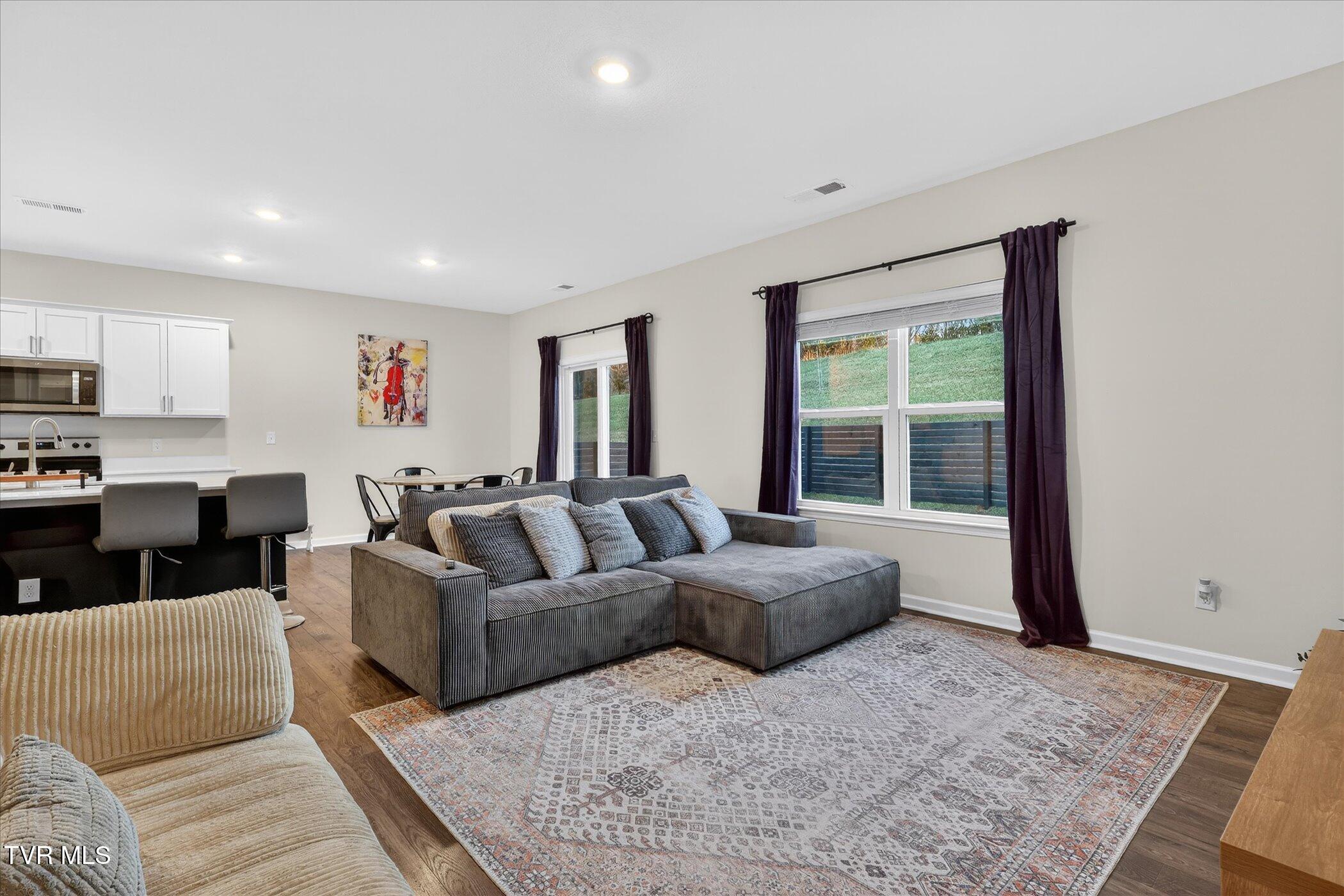 2512 Bridgeforth Crossing Kingsport, TN 37664 - Photo 4 of 55 4