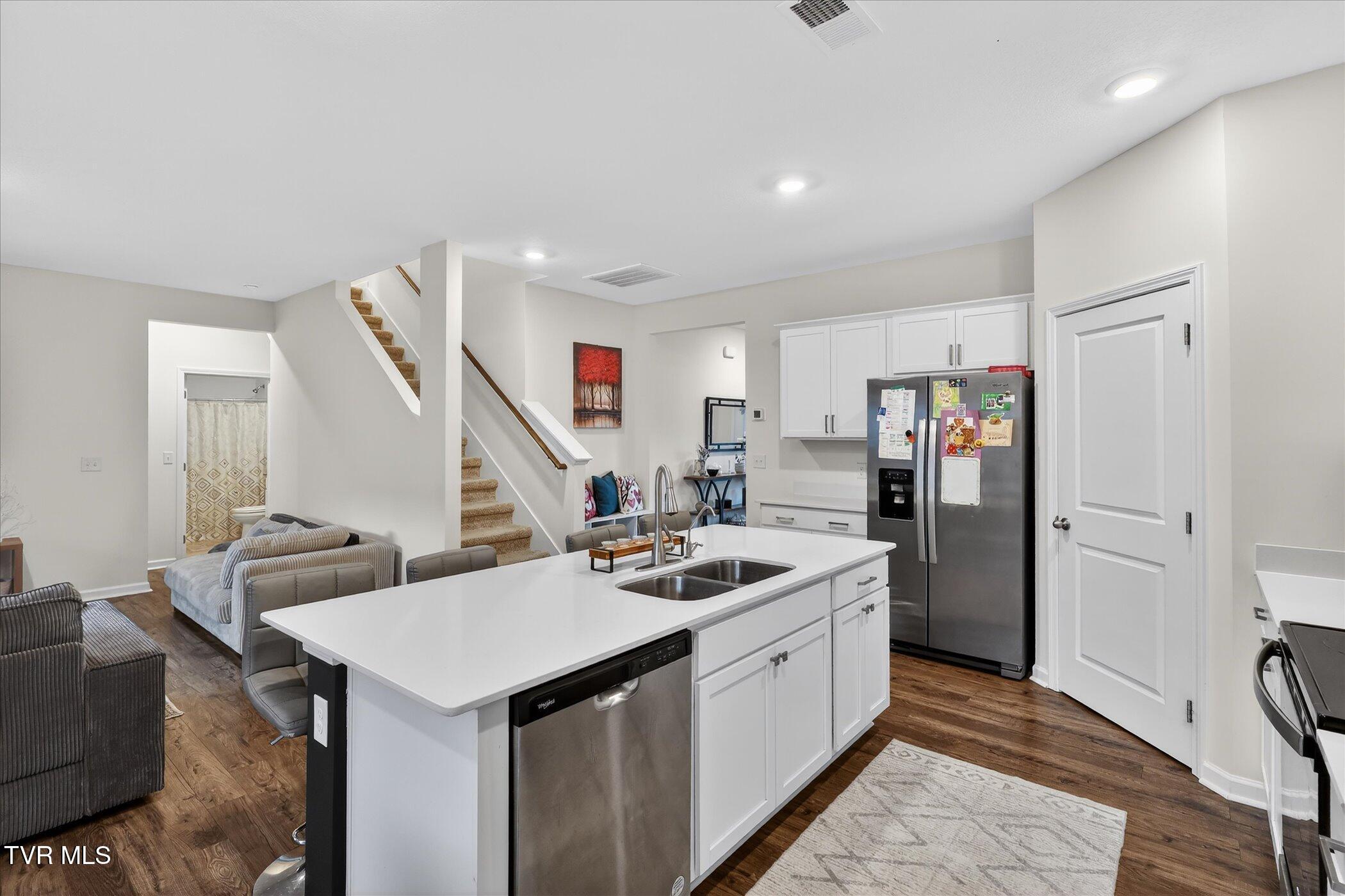 2512 Bridgeforth Crossing Kingsport, TN 37664 - Photo 6 of 55 6