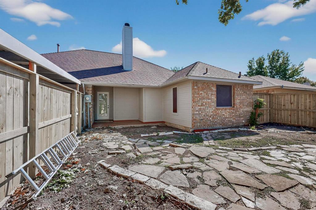 2601 Daisy Lane Rowlett, TX 75089 - Photo 35 of 37 a view of a backyard of a house