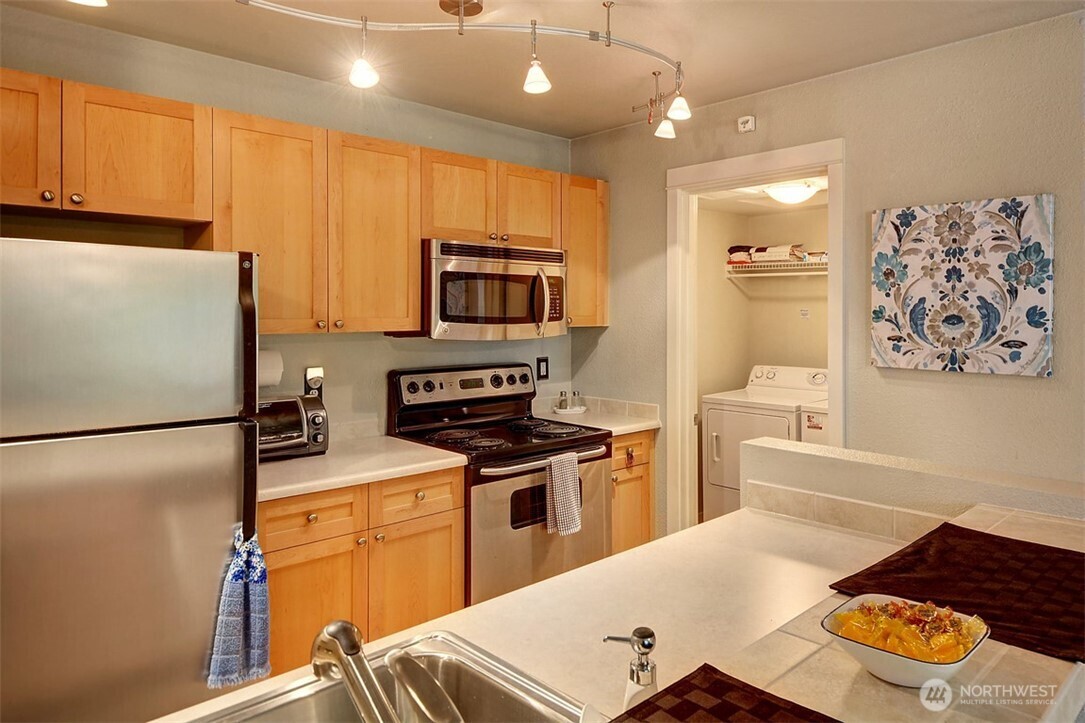 9805 Avondale Road Northeast, Unit T254 Redmond, WA 98052 - Photo 5 of 17