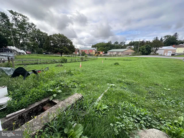 a view of a golf course with green space