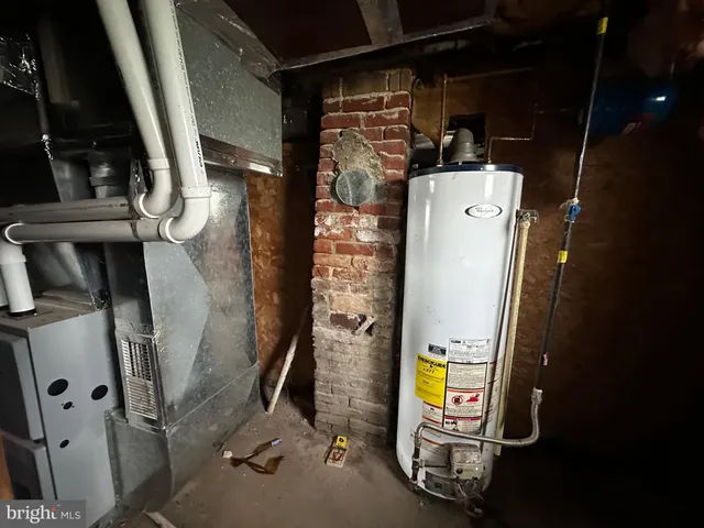 a view of walk in closet