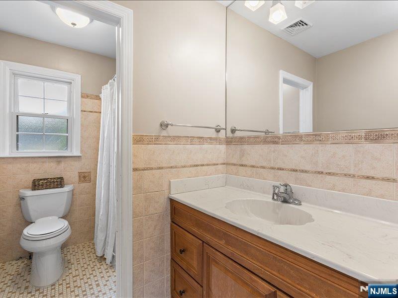 8 Madoc Trail Oak Ridge, NJ 07438 - Photo 12 of 22