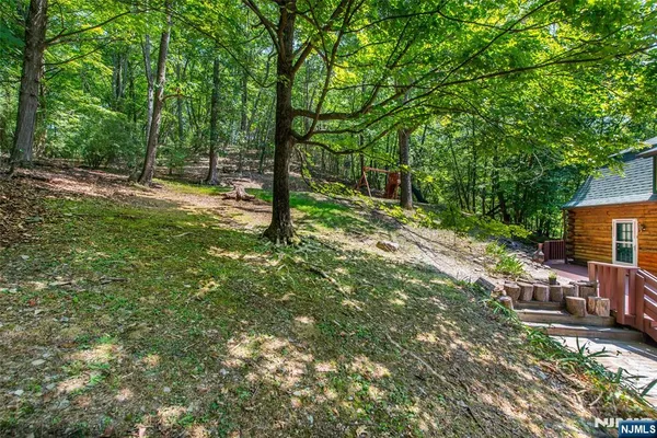 a view of backyard with tree