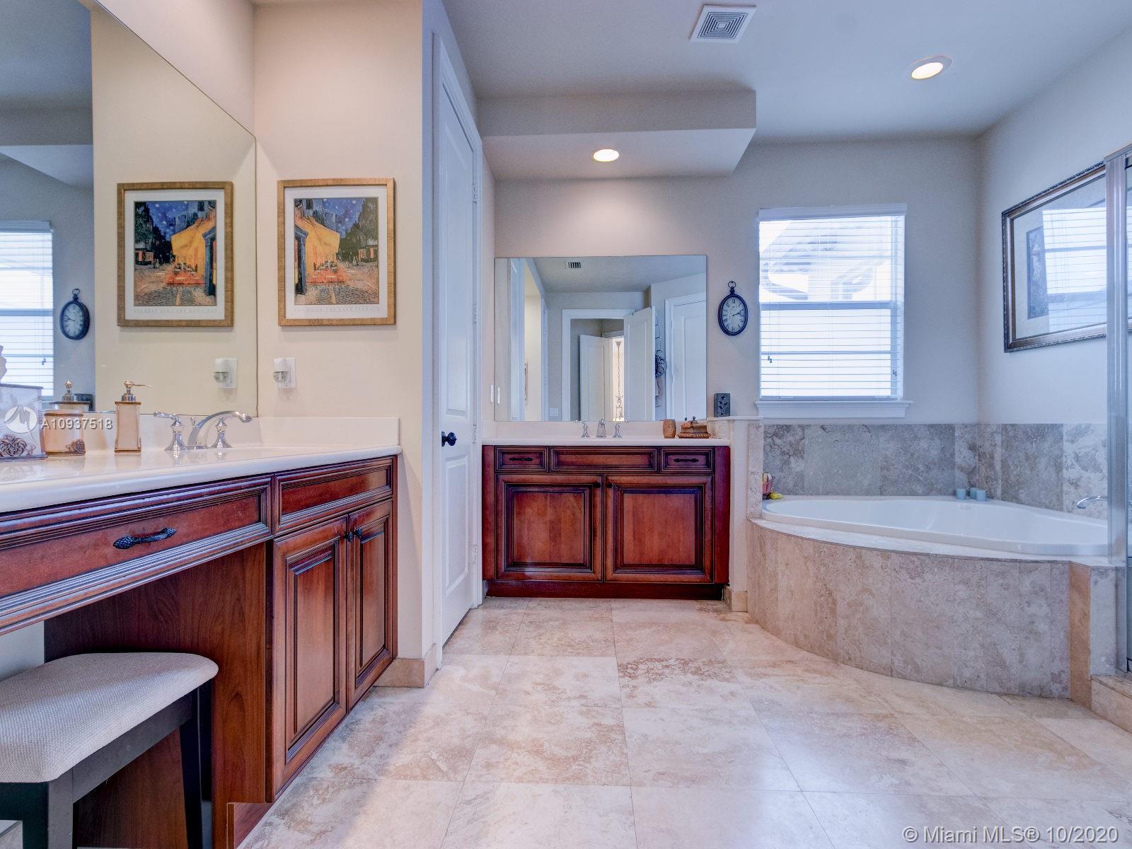 27 Via Poinciana Street Boca Raton, FL 33487 - Photo 23 of 33