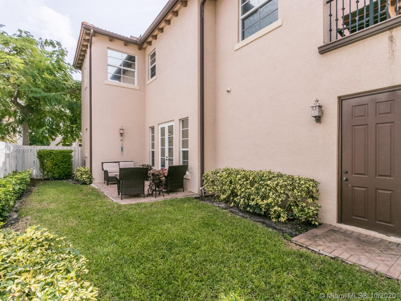 27 Via Poinciana Street Boca Raton, FL 33487 - Photo 4 of 33