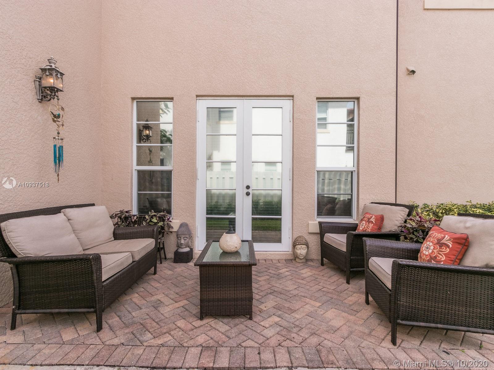27 Via Poinciana Street Boca Raton, FL 33487 - Photo 5 of 33
